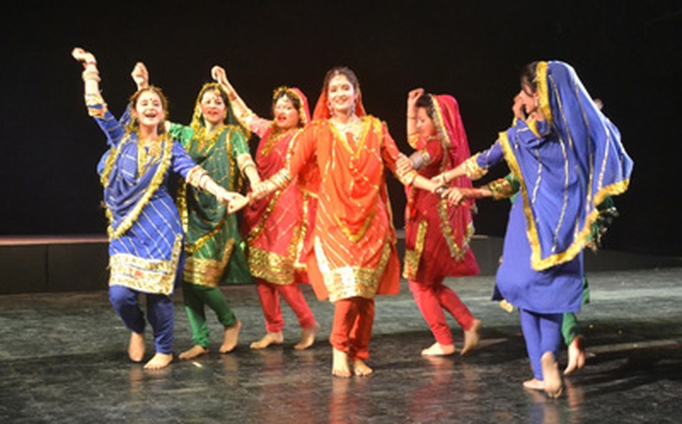 DOGRI DANCE