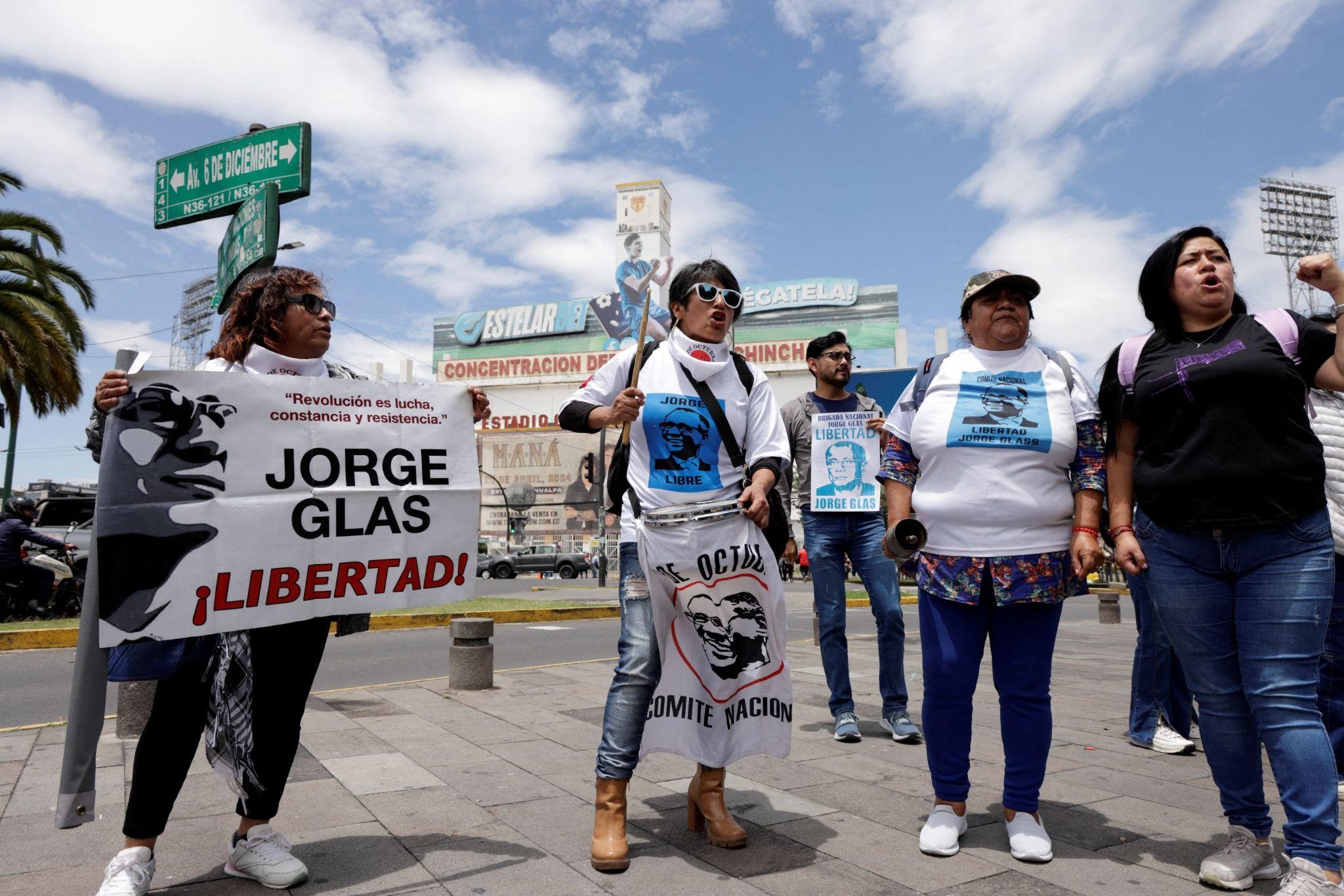 Mexico suspends ties with Ecuador