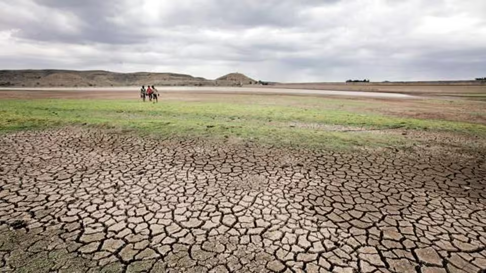 WHY DO FLOODS & DROUGHTS SIMULTANEOUSLY RAVAGE INDIA?